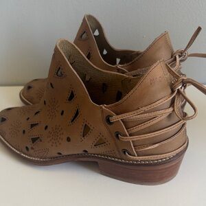 Musse & Cloud Tan Cutout Booties Lace Up Back Leather Size 10 Boho